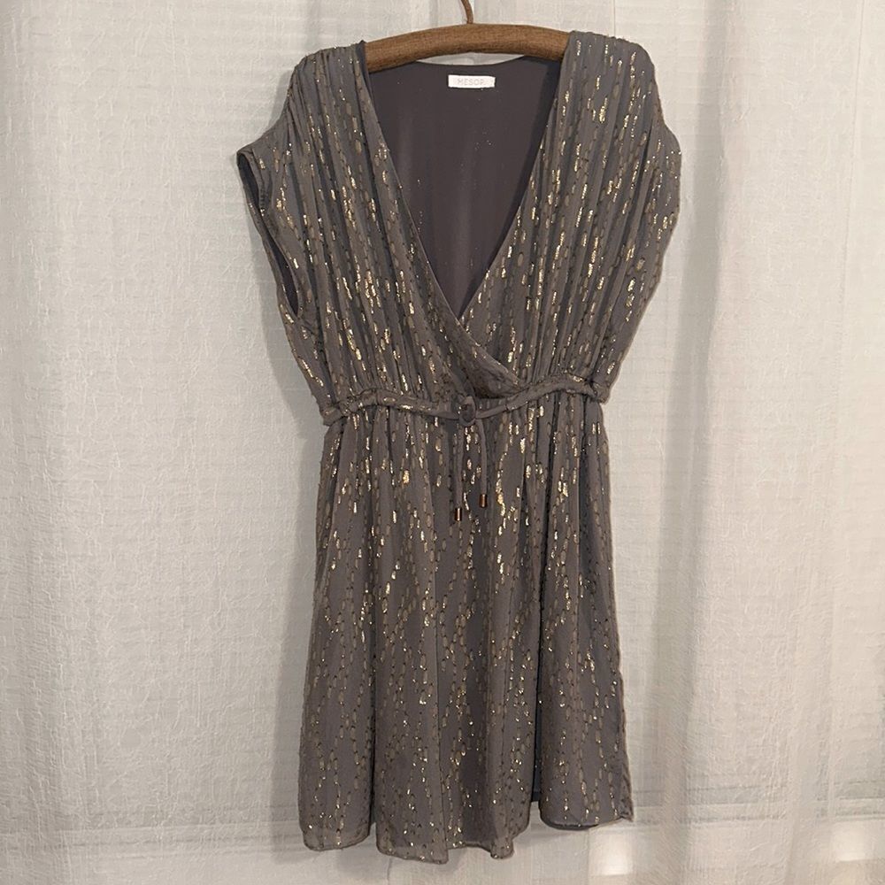 MESOP 12 Gray Gold Metallic Pleated Drop Waist V-Neck Sleeveless Tie Waist Dress